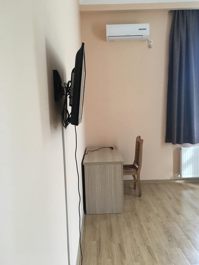 Kmg Hotel Khashuri Dış mekan fotoğraf