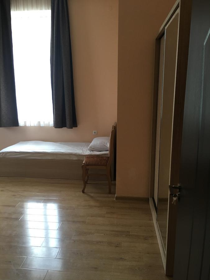 Kmg Hotel Khashuri Dış mekan fotoğraf