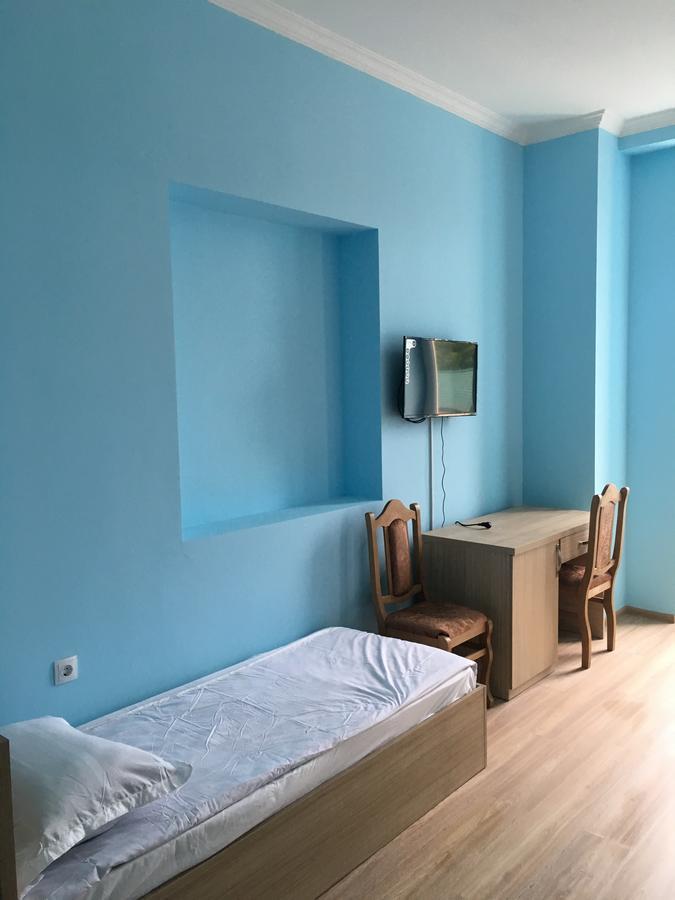 Kmg Hotel Khashuri Dış mekan fotoğraf