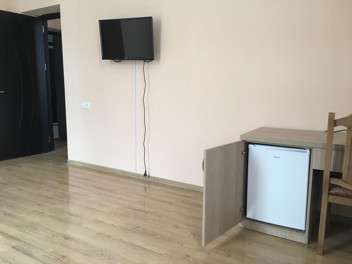 Kmg Hotel Khashuri Dış mekan fotoğraf