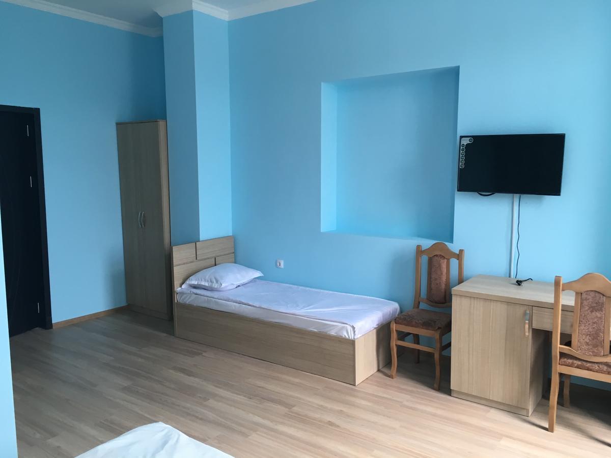 Kmg Hotel Khashuri Dış mekan fotoğraf