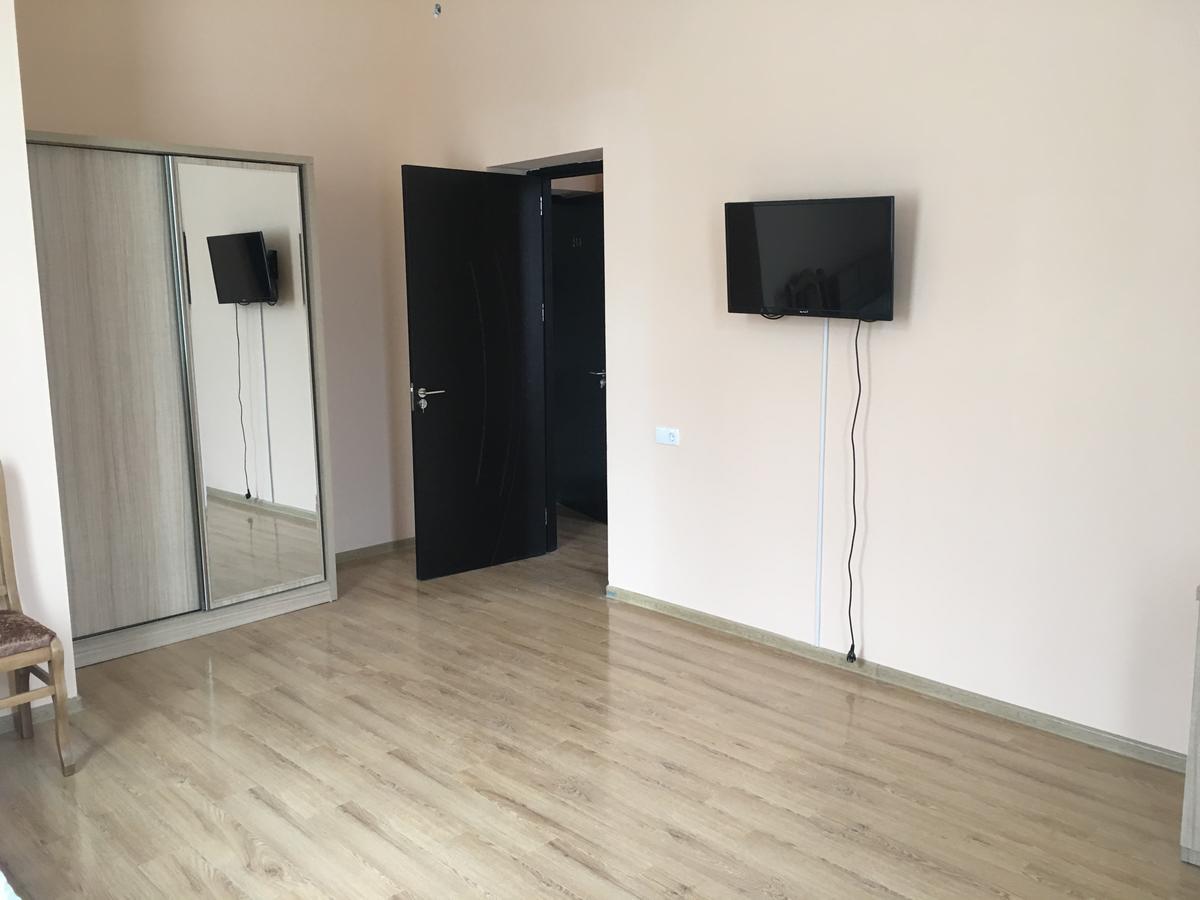 Kmg Hotel Khashuri Dış mekan fotoğraf