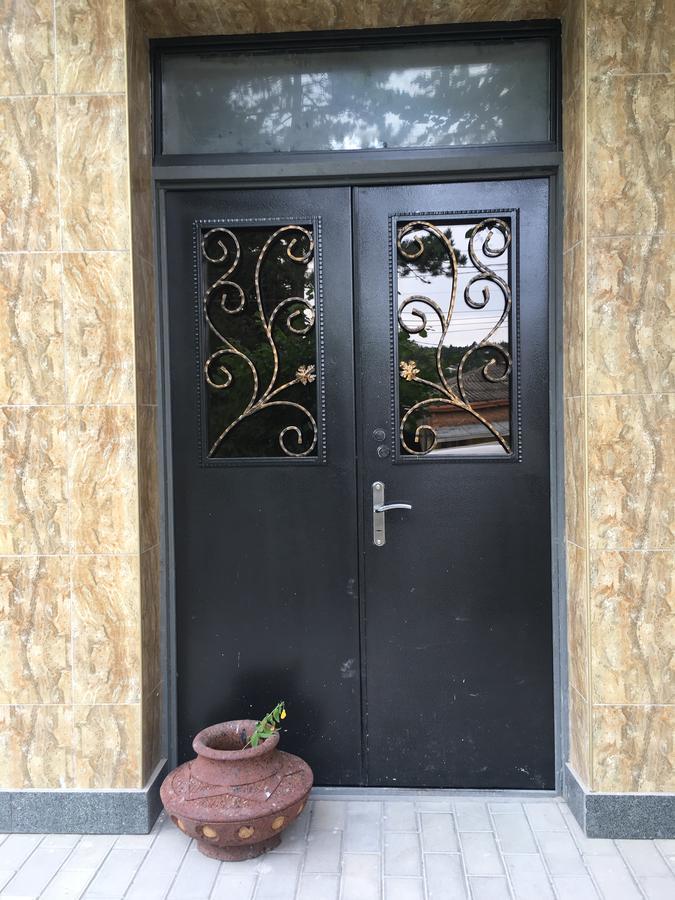 Kmg Hotel Khashuri Dış mekan fotoğraf