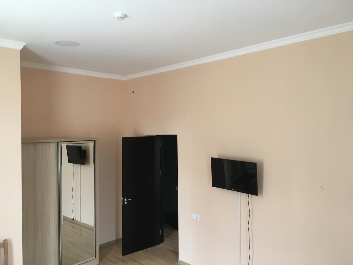 Kmg Hotel Khashuri Dış mekan fotoğraf