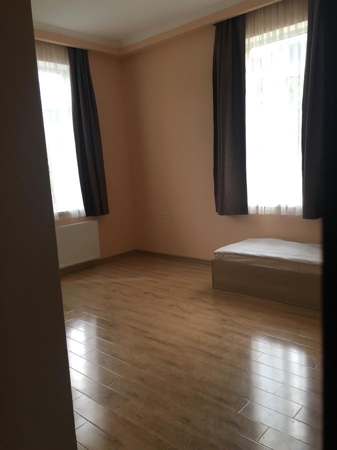Kmg Hotel Khashuri Dış mekan fotoğraf