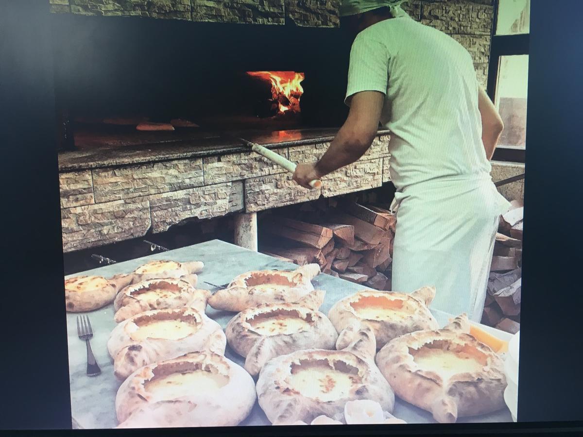 Kmg Hotel Khashuri Dış mekan fotoğraf