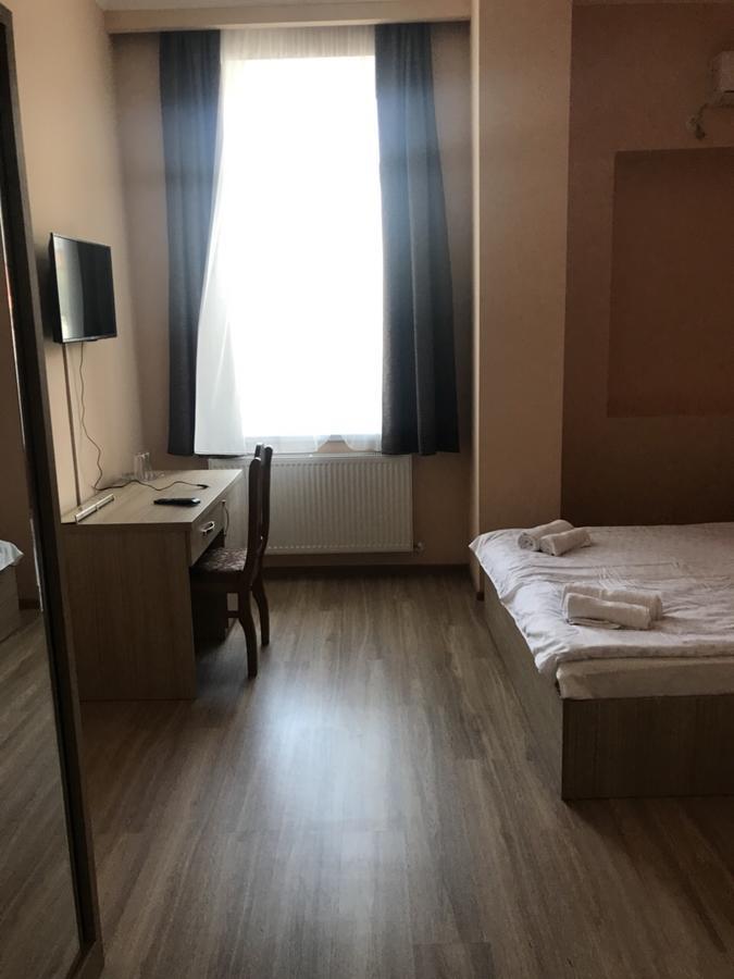 Kmg Hotel Khashuri Dış mekan fotoğraf
