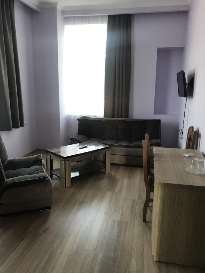Kmg Hotel Khashuri Dış mekan fotoğraf