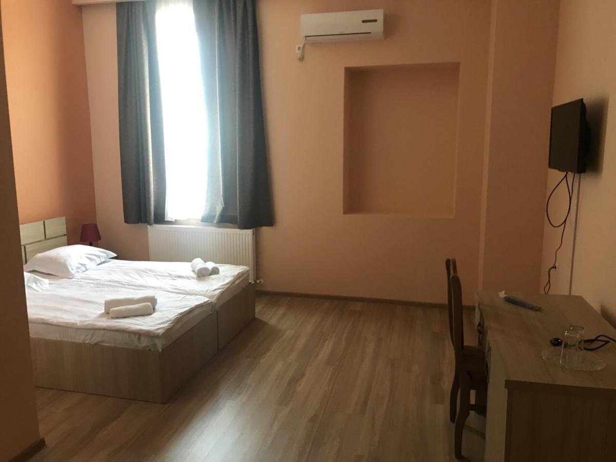 Kmg Hotel Khashuri Dış mekan fotoğraf