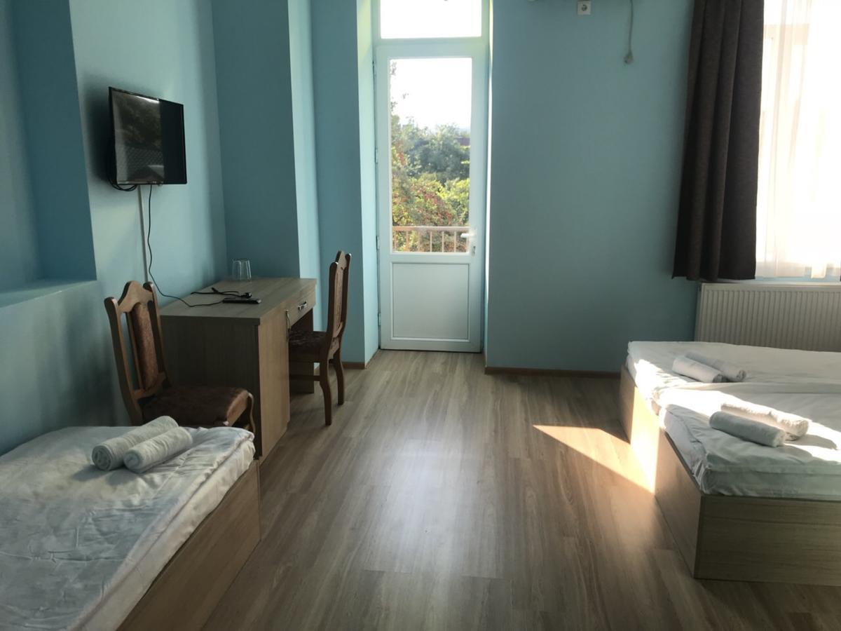 Kmg Hotel Khashuri Dış mekan fotoğraf