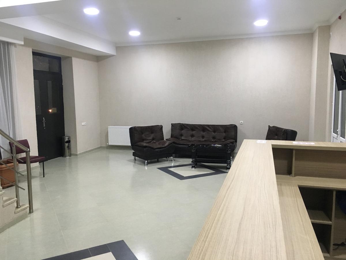 Kmg Hotel Khashuri Dış mekan fotoğraf
