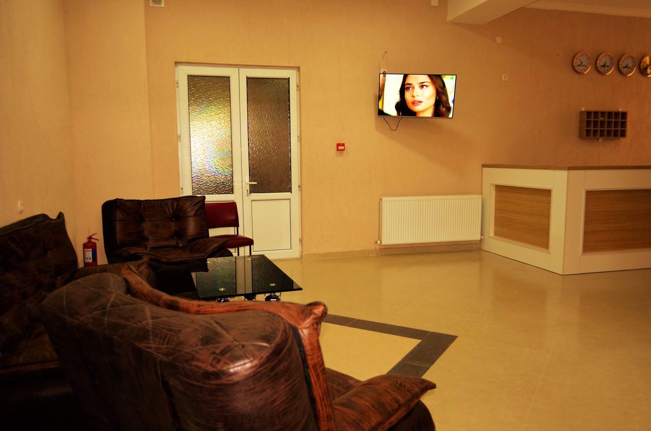 Kmg Hotel Khashuri Dış mekan fotoğraf