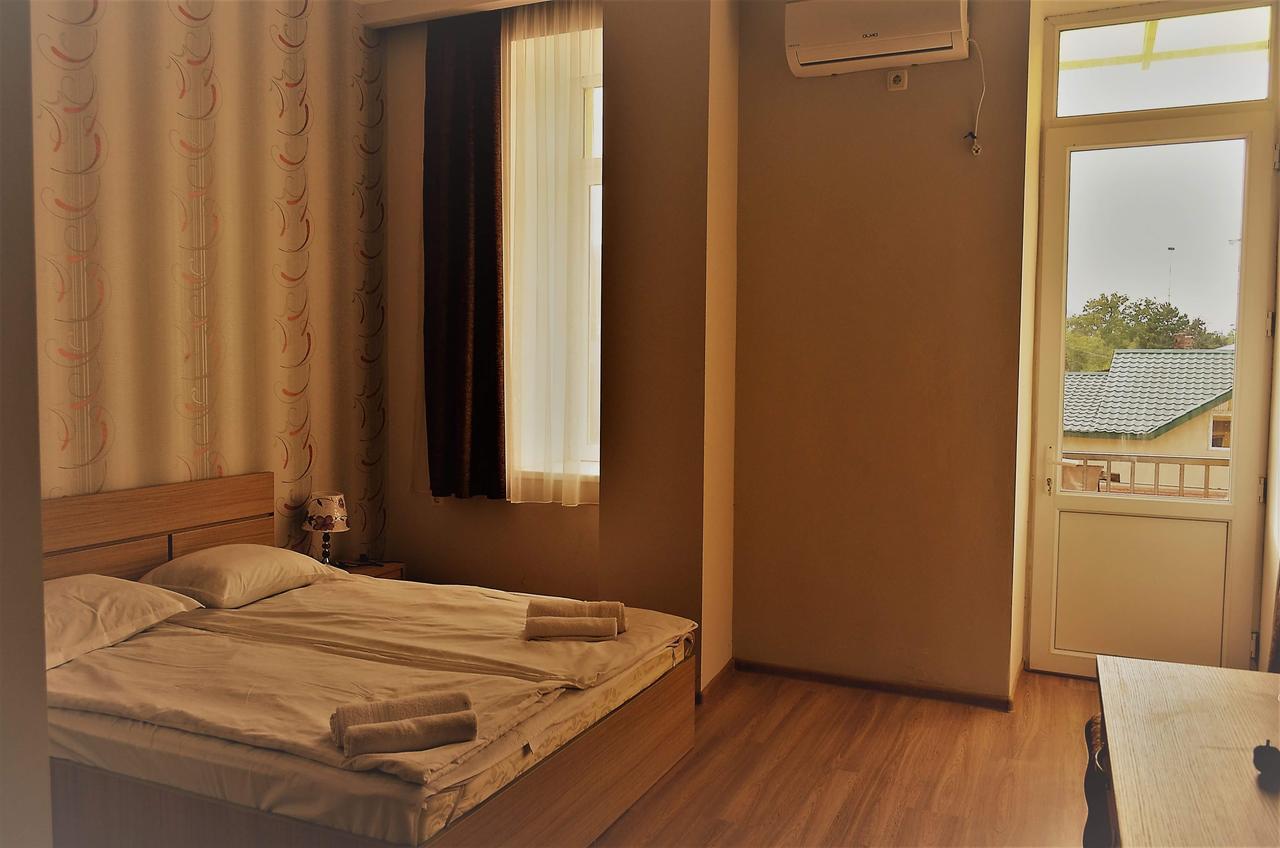 Kmg Hotel Khashuri Dış mekan fotoğraf